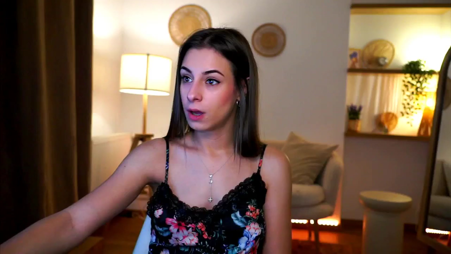 Gallery image thumbnail from Hidden_Gem_'s myfreecams stream on, 11/29/2024, 16:13 image 17 of 20