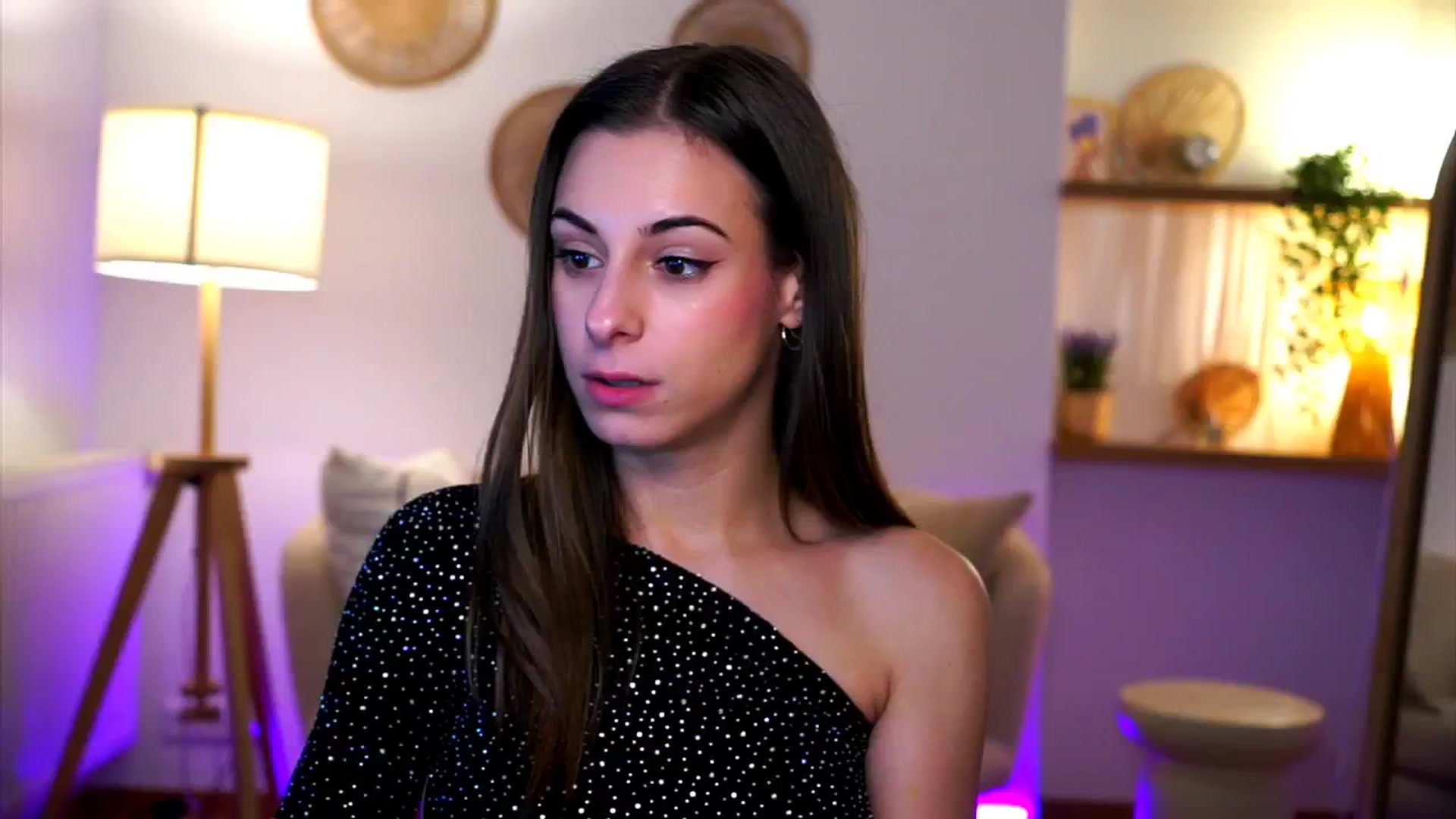 Gallery image thumbnail from Hidden_Gem_'s myfreecams stream on, 12/09/2024, 19:43 image 15 of 20