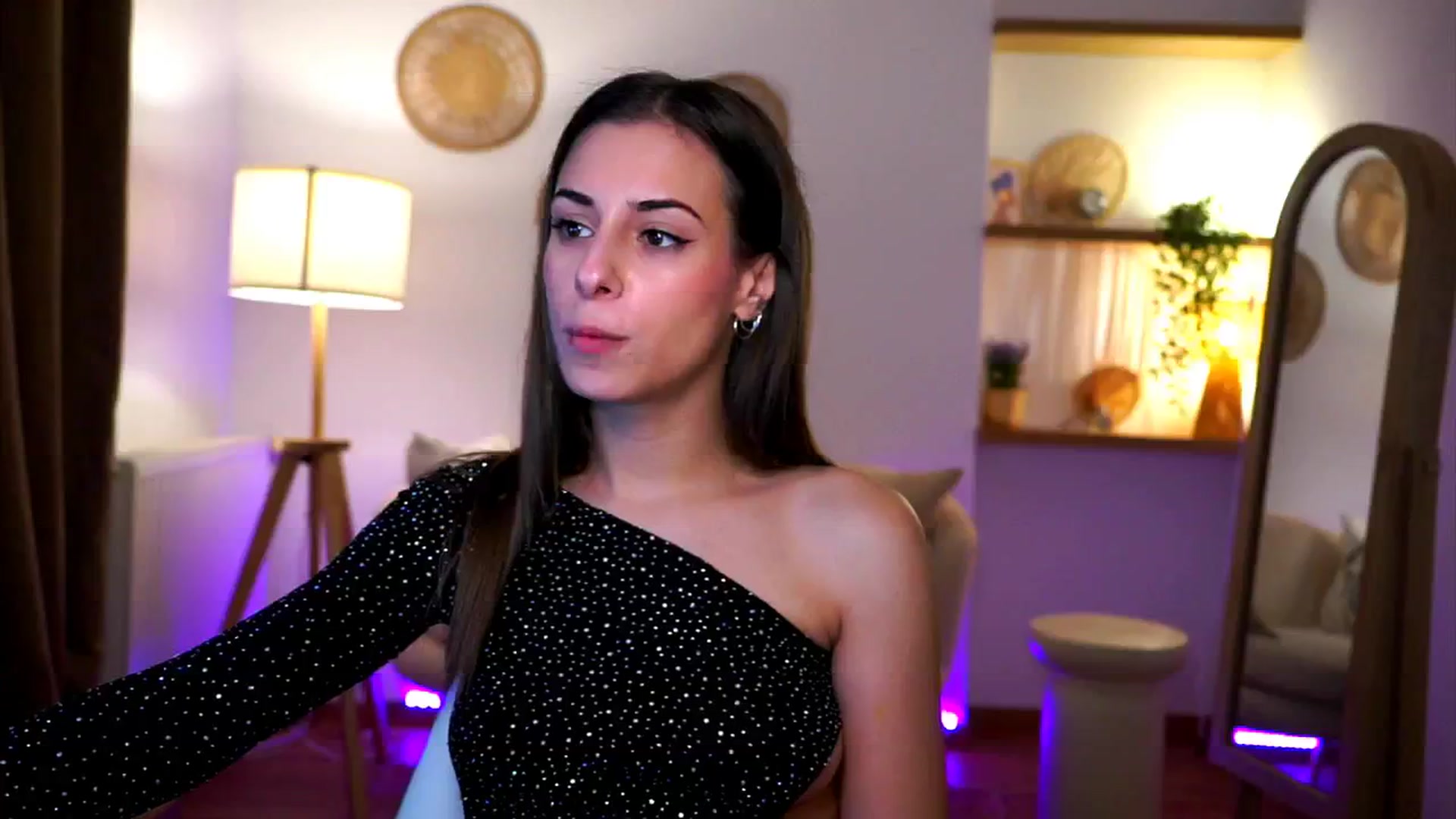 Gallery image thumbnail from Hidden_Gem_'s myfreecams stream on, 12/09/2024, 19:43 image 18 of 20