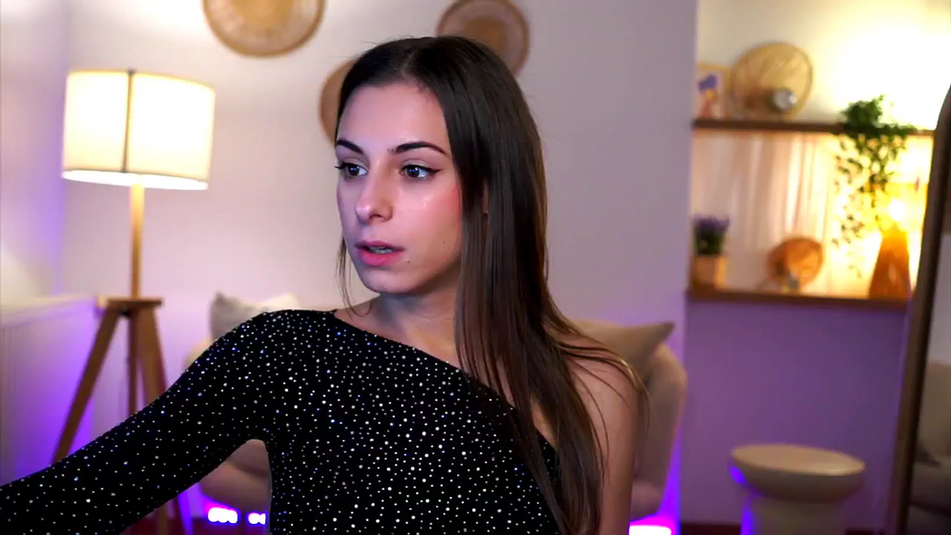 Gallery image thumbnail from Hidden_Gem_'s myfreecams stream on, 12/09/2024, 19:43 image 16 of 20