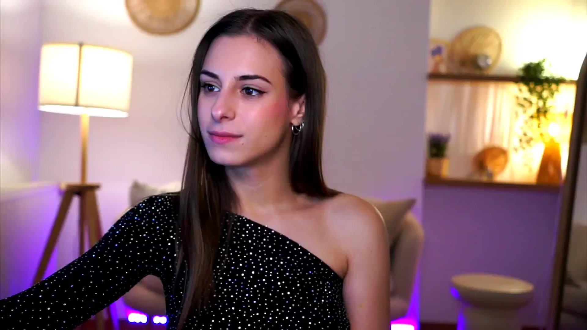 Gallery image thumbnail from Hidden_Gem_'s myfreecams stream on, 12/09/2024, 19:43 image 13 of 20