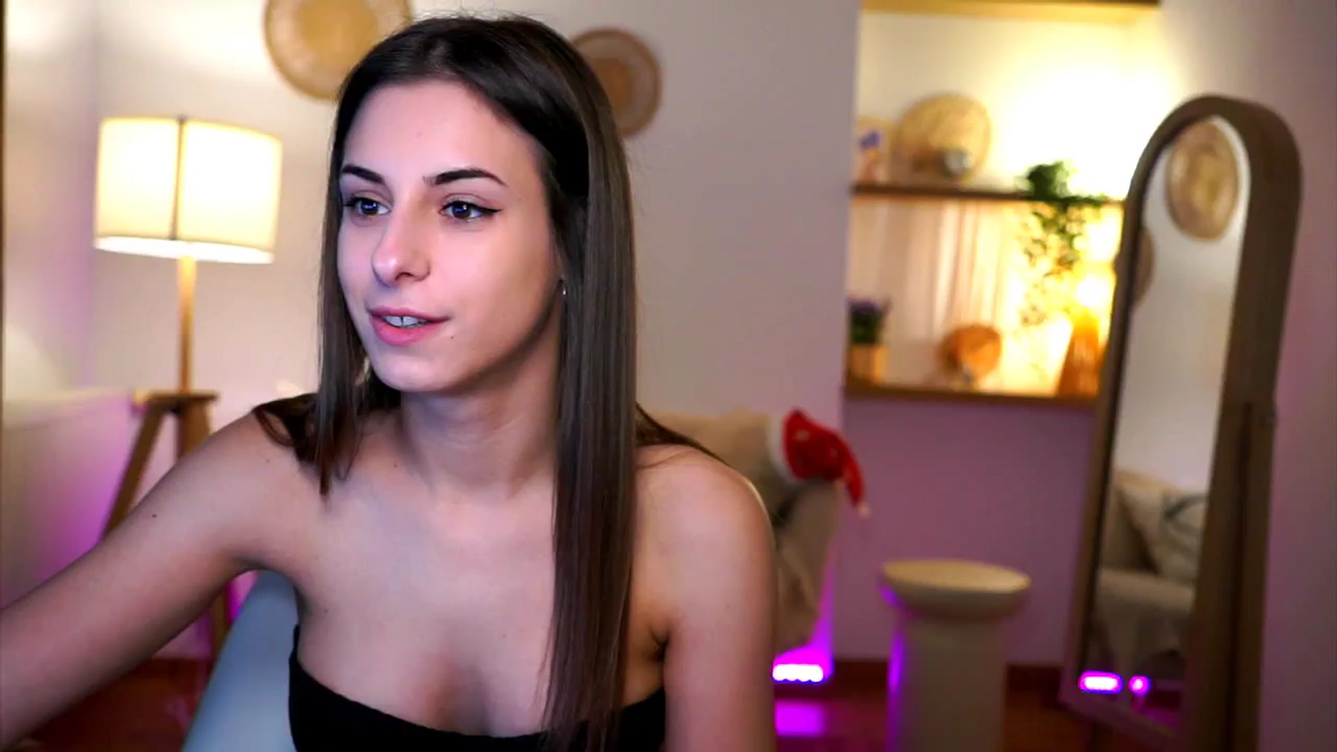Gallery image thumbnail from Hidden_Gem_'s myfreecams stream on, 12/16/2024, 19:35 image 3 of 20