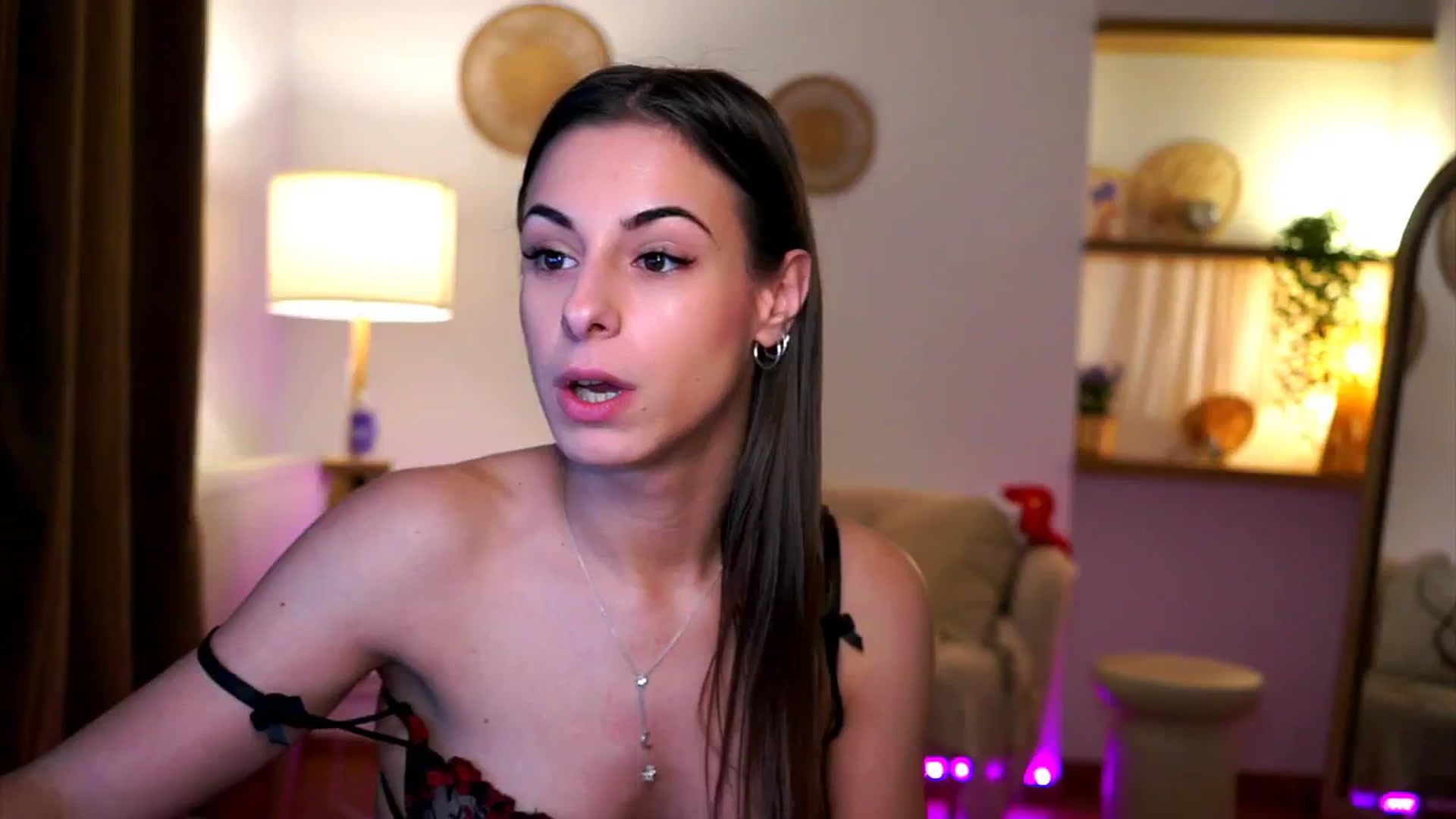 Gallery image thumbnail from Hidden_Gem_'s myfreecams stream on, 12/21/2024, 19:42 image 15 of 20