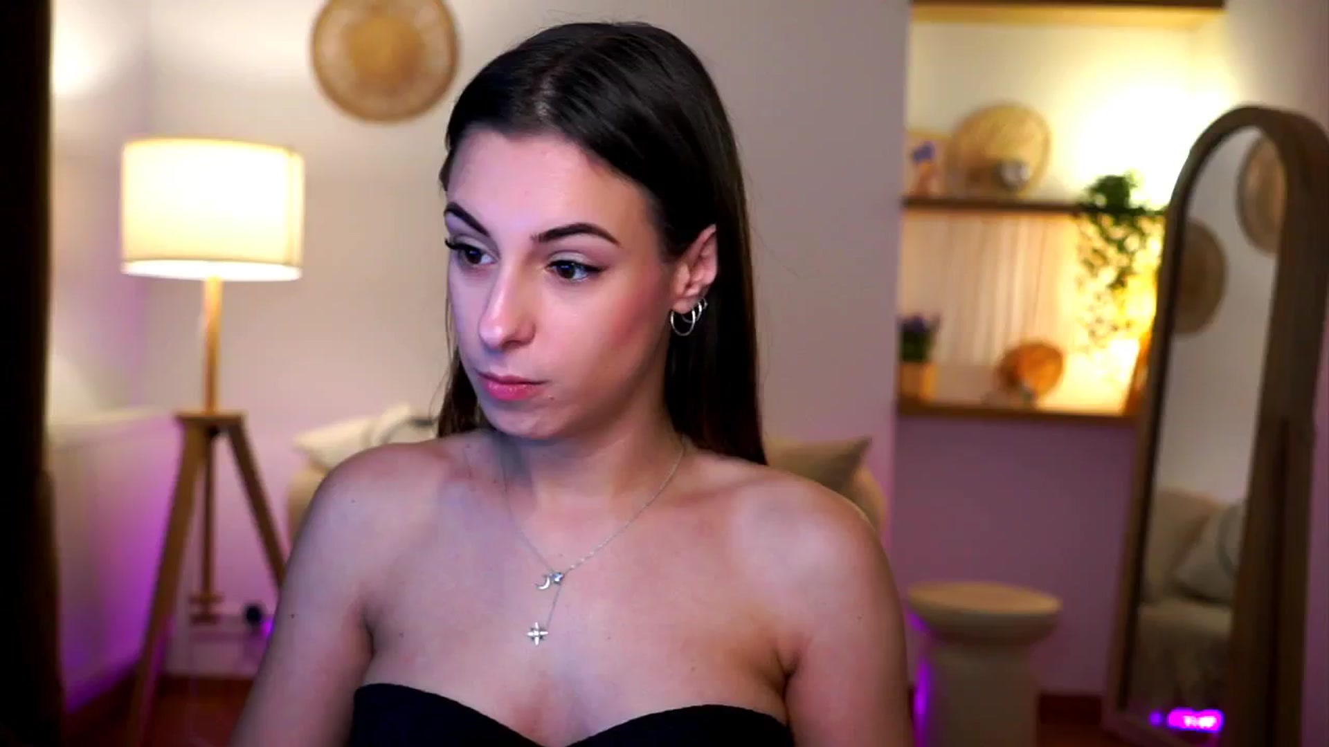Gallery image thumbnail from Hidden_Gem_'s myfreecams stream on, 12/26/2024, 20:25 image 4 of 20