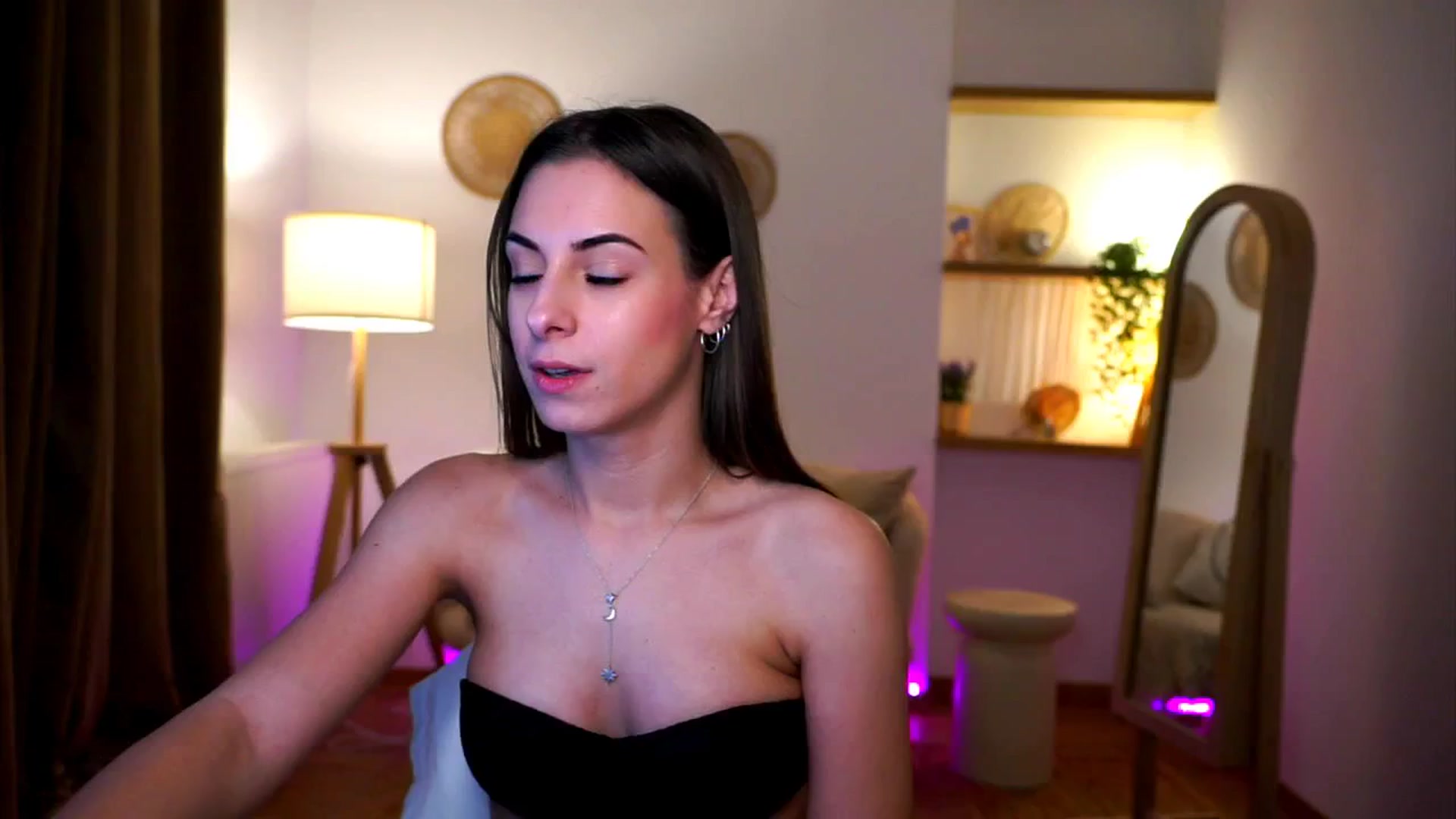 Gallery image thumbnail from Hidden_Gem_'s myfreecams stream on, 12/26/2024, 20:25 image 20 of 20