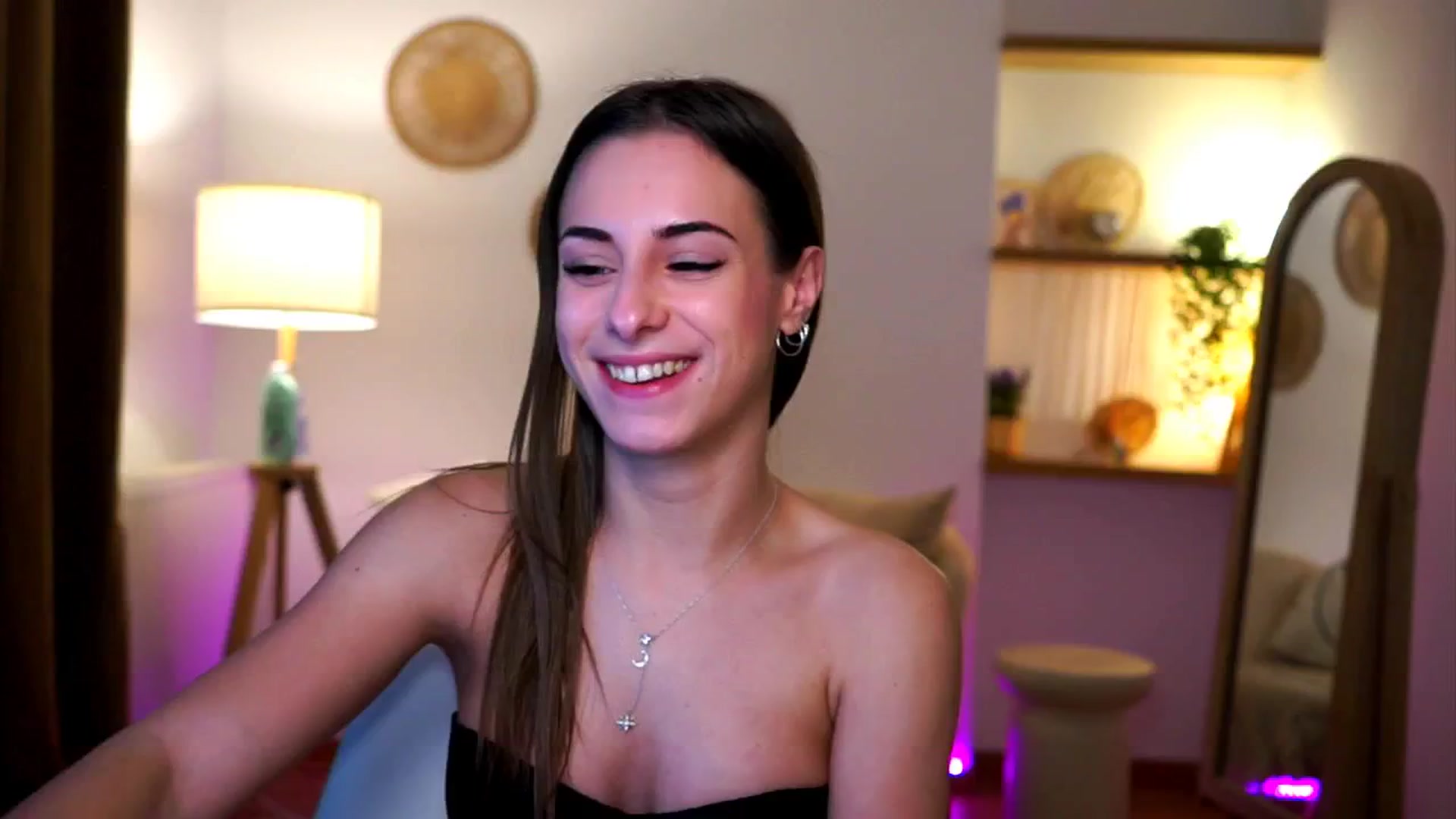 Gallery image thumbnail from Hidden_Gem_'s myfreecams stream on, 12/26/2024, 21:48 image 19 of 20