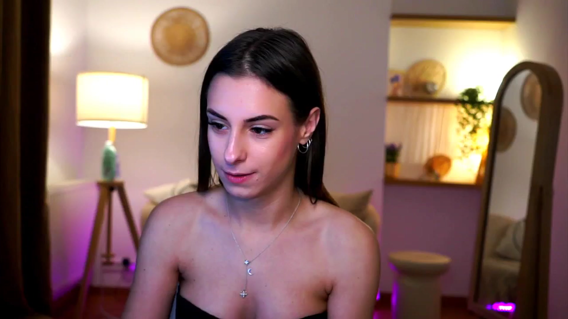 Gallery image thumbnail from Hidden_Gem_'s myfreecams stream on, 12/26/2024, 21:48 image 18 of 20