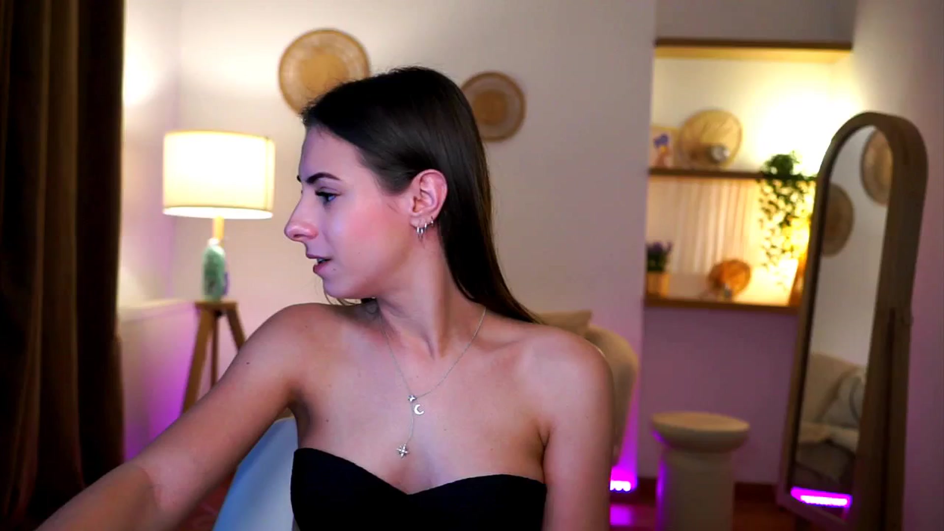 Gallery image thumbnail from Hidden_Gem_'s myfreecams stream on, 12/26/2024, 23:45 image 11 of 20