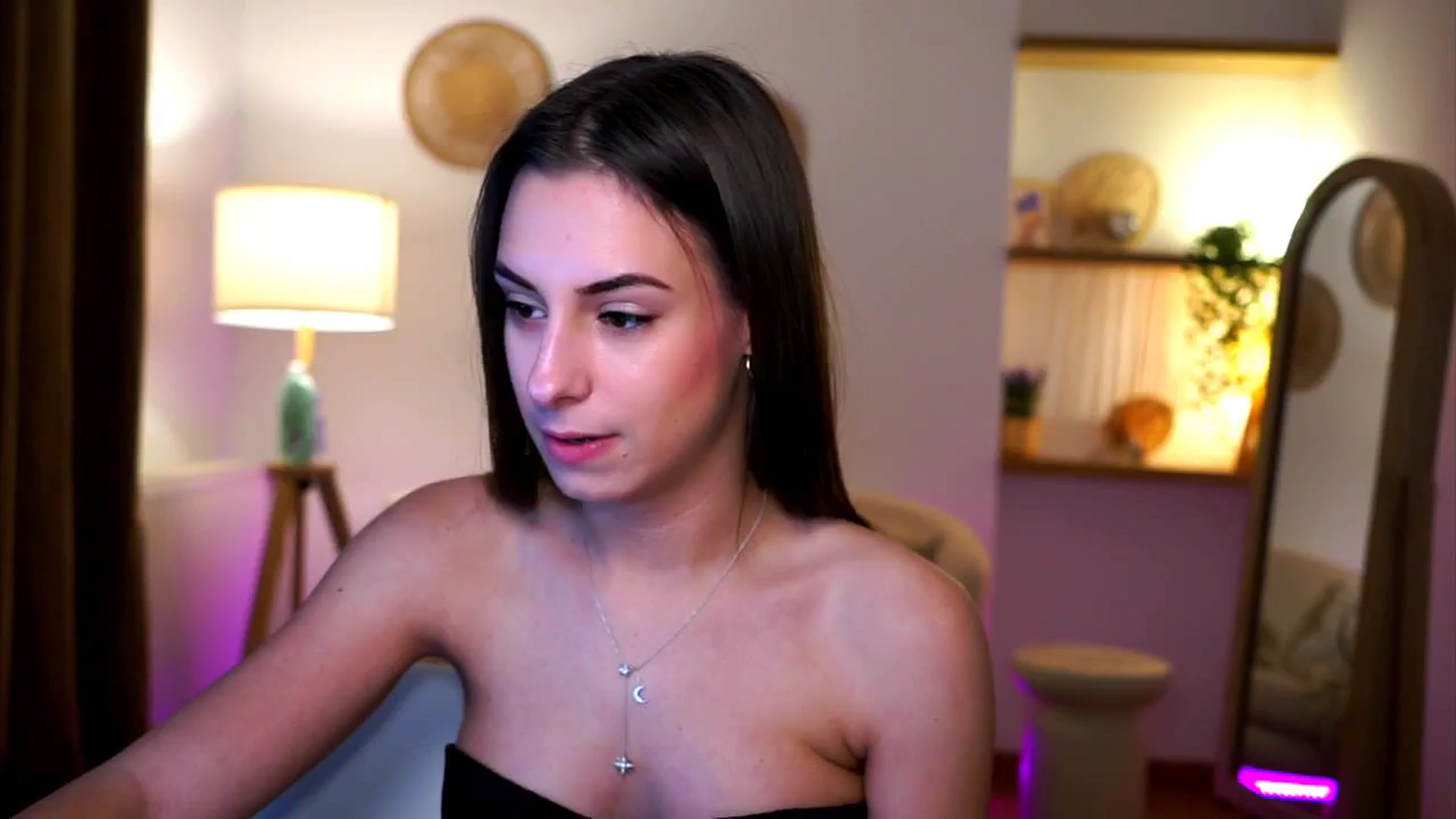 Gallery image thumbnail from Hidden_Gem_'s myfreecams stream on, 12/26/2024, 23:45 image 3 of 20