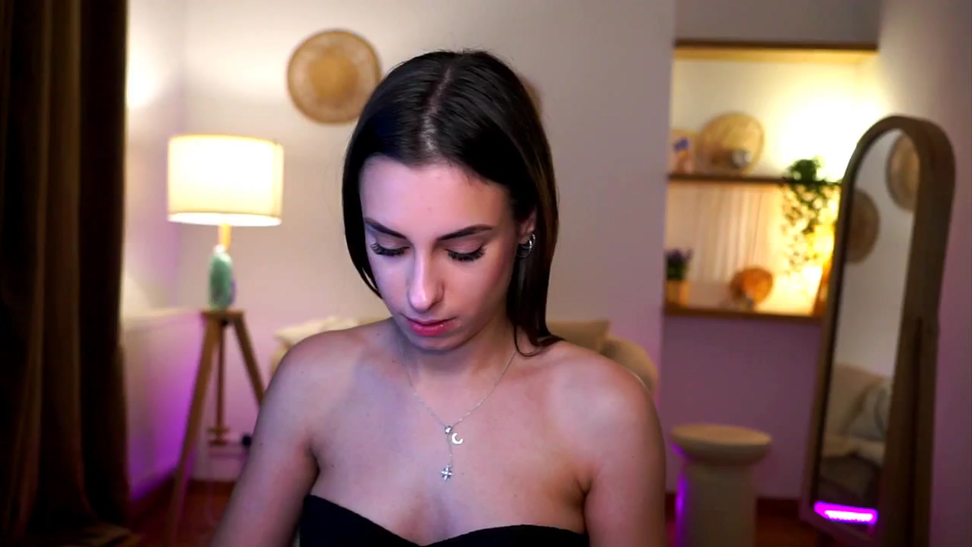 Gallery image thumbnail from Hidden_Gem_'s myfreecams stream on, 12/26/2024, 23:45 image 15 of 20