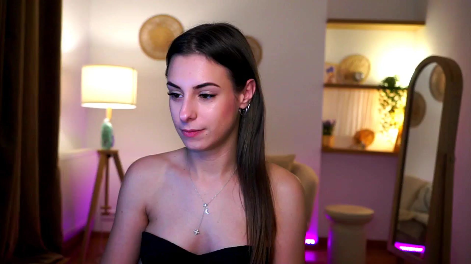 Gallery image thumbnail from Hidden_Gem_'s myfreecams stream on, 12/26/2024, 23:45 image 8 of 20