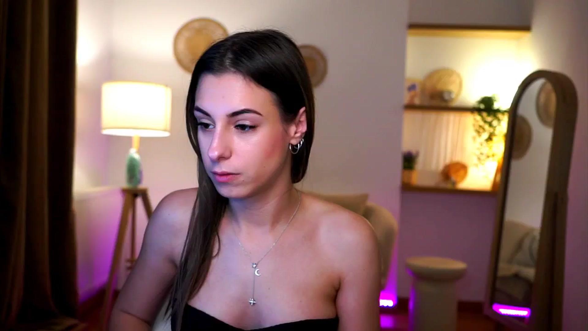 Gallery image thumbnail from Hidden_Gem_'s myfreecams stream on, 12/26/2024, 23:45 image 14 of 20