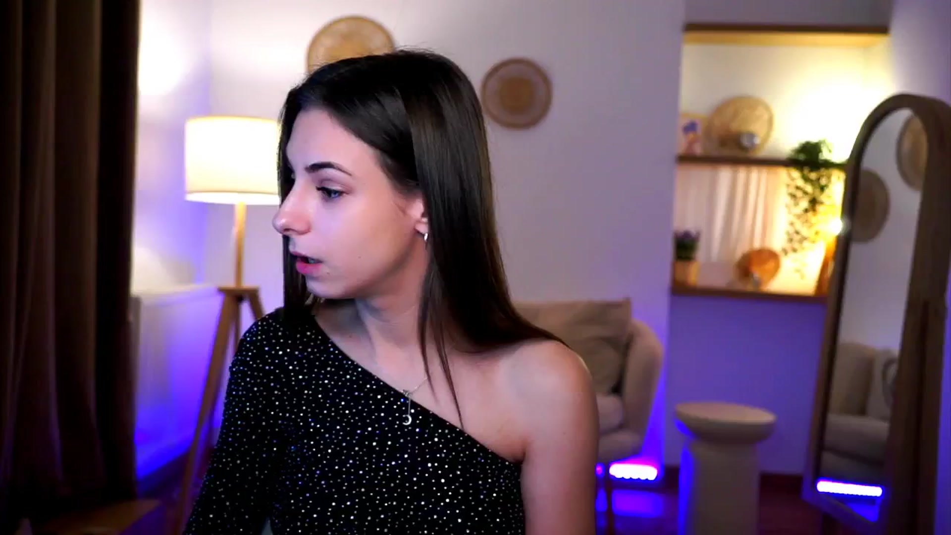 Gallery image thumbnail from Hidden_Gem_'s myfreecams stream on, 12/31/2024, 19:40 image 17 of 20