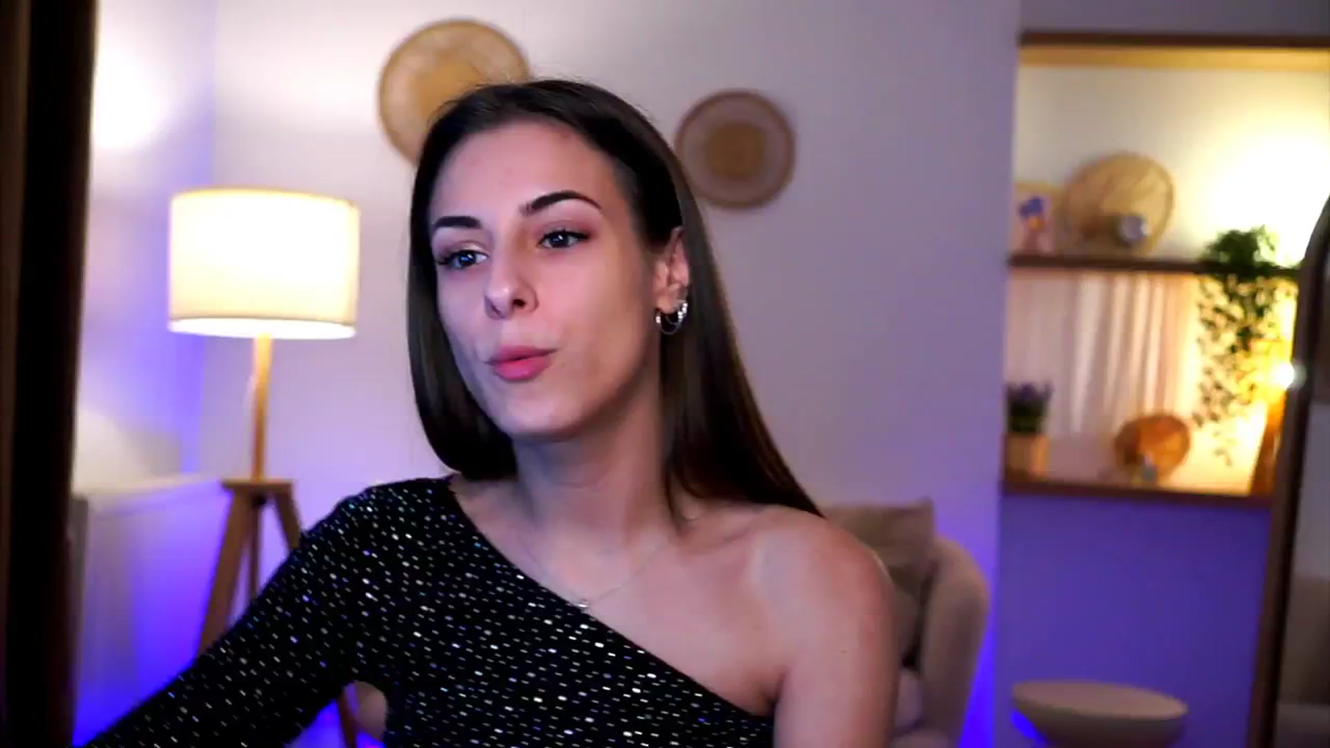 Gallery image thumbnail from Hidden_Gem_'s myfreecams stream on, 12/31/2024, 19:40 image 7 of 20
