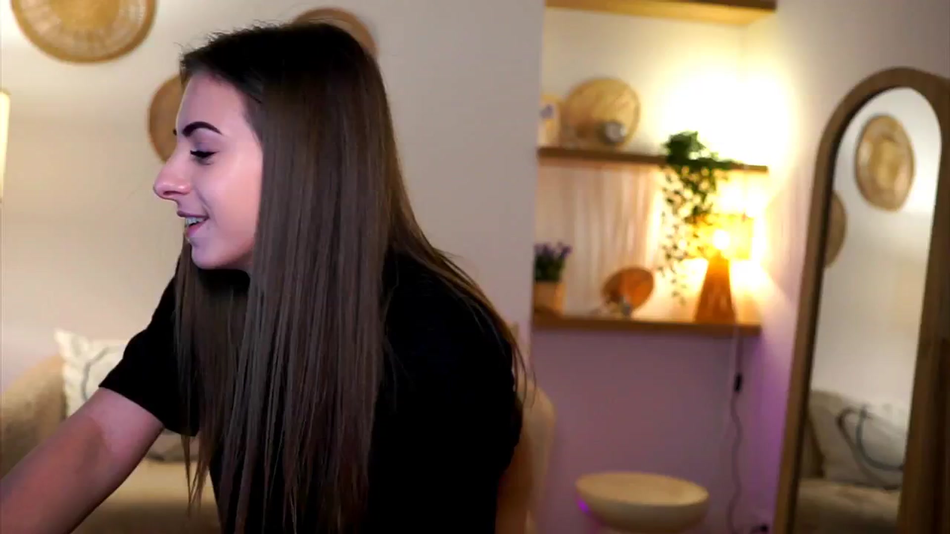 Gallery image thumbnail from Hidden_Gem_'s myfreecams stream on, 02/10/2025, 19:25 image 2 of 20