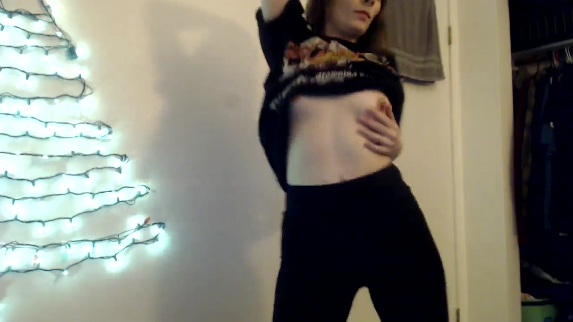 Gallery image thumbnail from HighMINNI_69's myfreecams stream on, 01/05/2025, 10:44 image 10 of 20