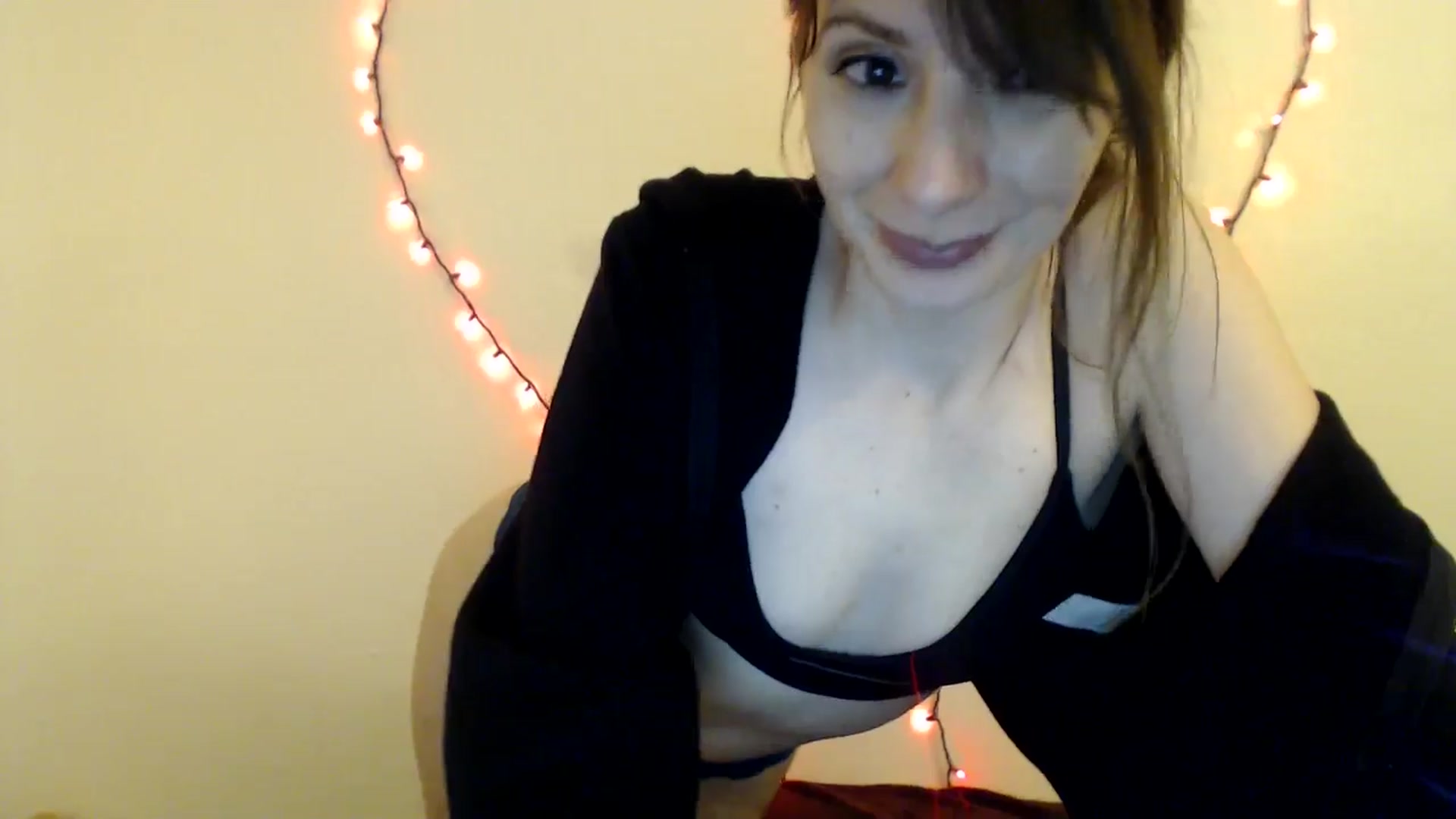 Gallery image thumbnail from HighMINNI_69's myfreecams stream on, 03/31/2025, 11:27 image 11 of 20