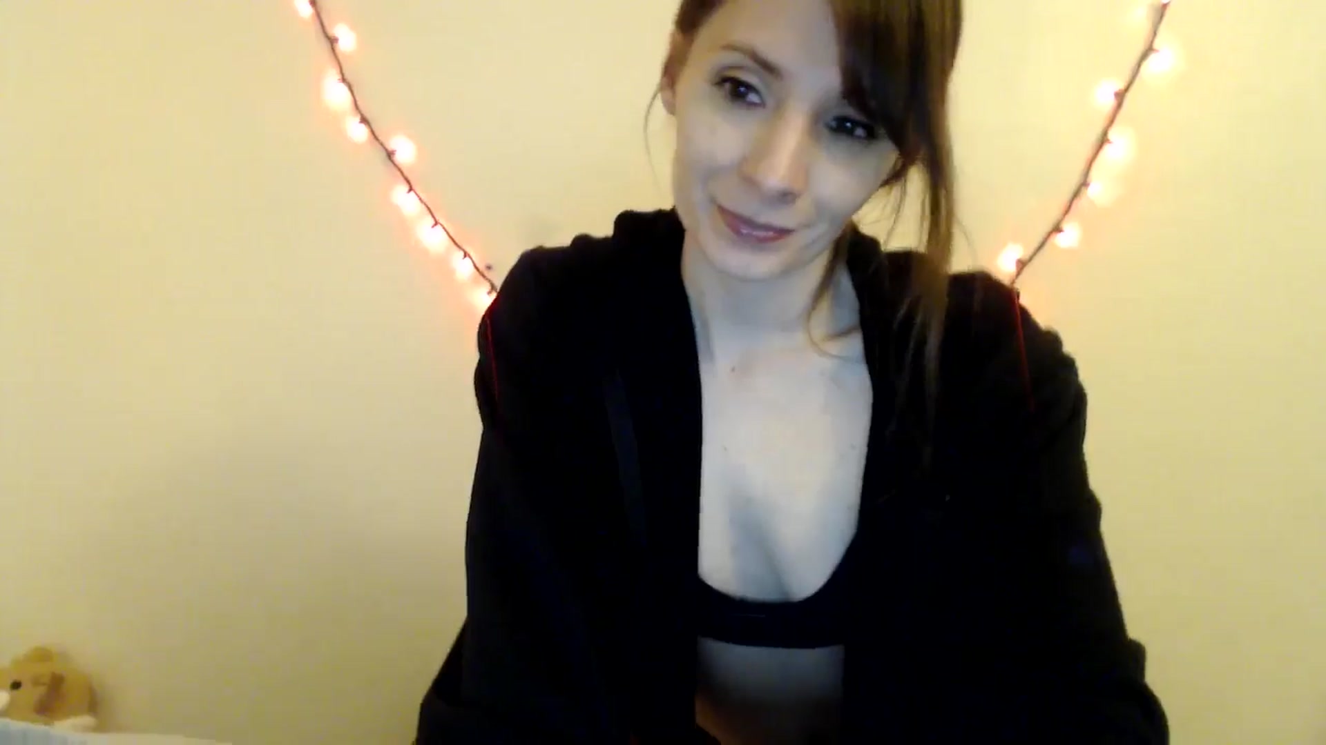 Gallery image thumbnail from HighMINNI_69's myfreecams stream on, 03/31/2025, 11:27 image 5 of 20