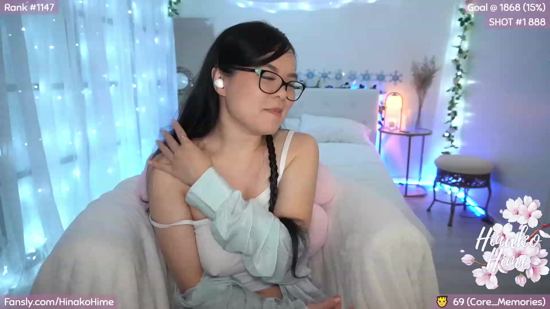 Gallery image thumbnail from HinakoHime's myfreecams stream on, 01/05/2024, 08:03 image 9 of 20