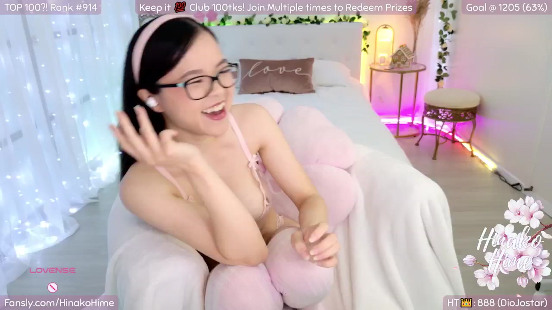 Gallery image thumbnail from HinakoHime's myfreecams stream on, 04/12/2025, 06:41 image 9 of 20