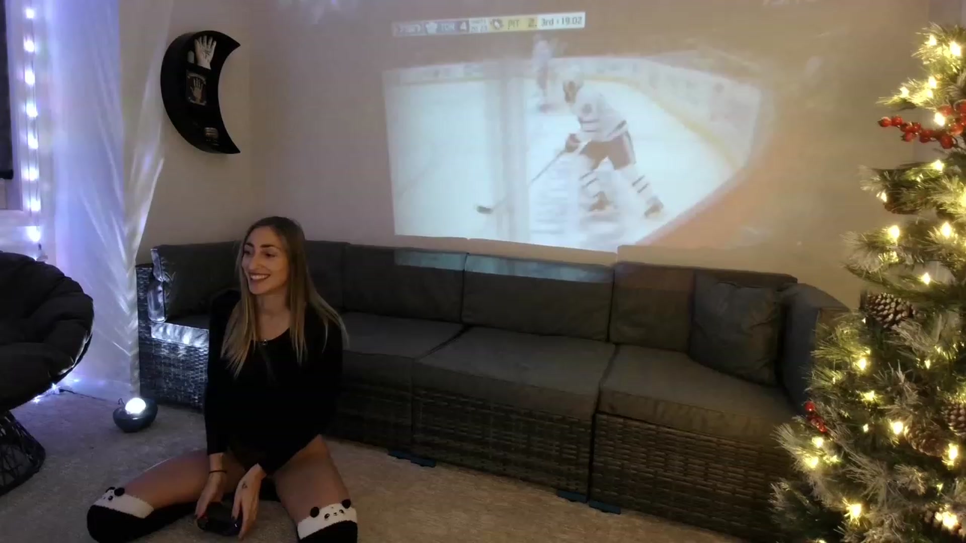 Gallery image thumbnail from HippyBabee's myfreecams stream on, 11/16/2022, 02:04 image 15 of 20
