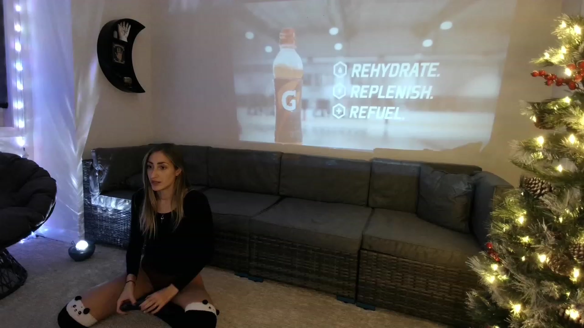 Gallery image thumbnail from HippyBabee's myfreecams stream on, 11/16/2022, 02:04 image 12 of 20