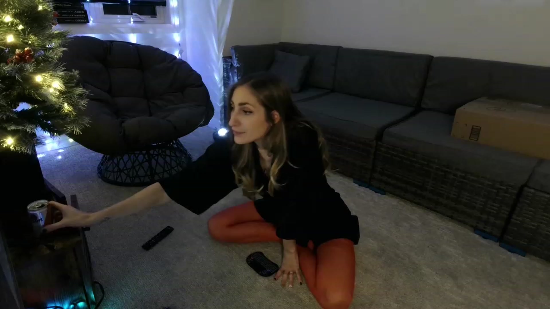 Gallery image thumbnail from HippyBabee's myfreecams stream on, 11/23/2022, 03:57 image 17 of 20