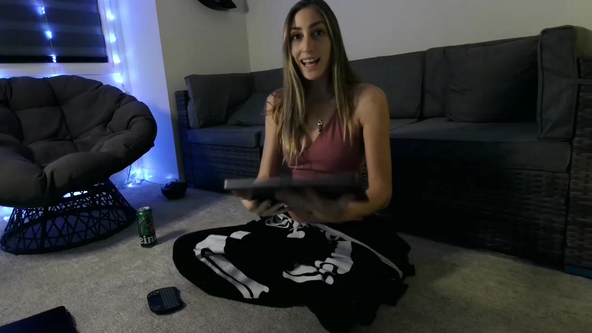 Gallery image thumbnail from HippyBabee's myfreecams stream on, 12/07/2022, 02:52 image 2 of 20