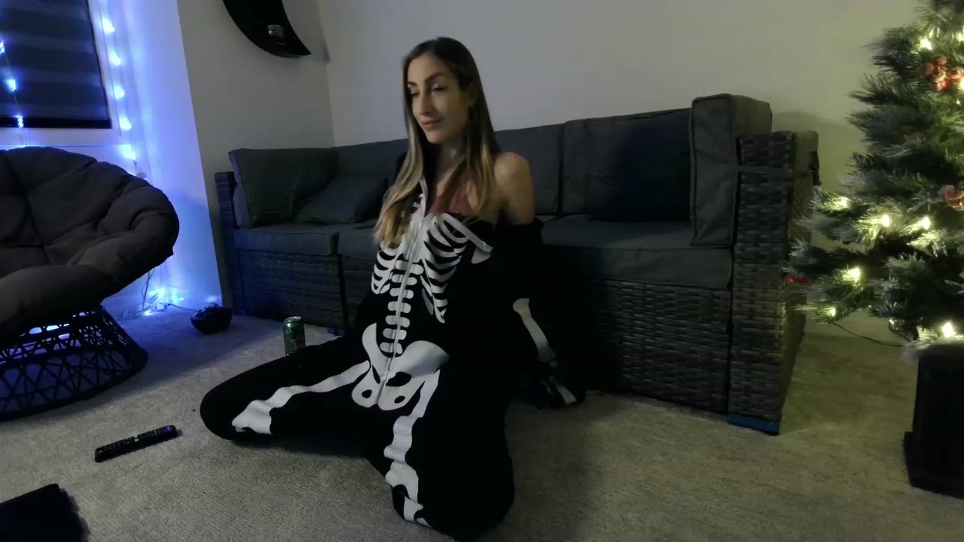 Gallery image thumbnail from HippyBabee's myfreecams stream on, 12/07/2022, 02:52 image 3 of 20
