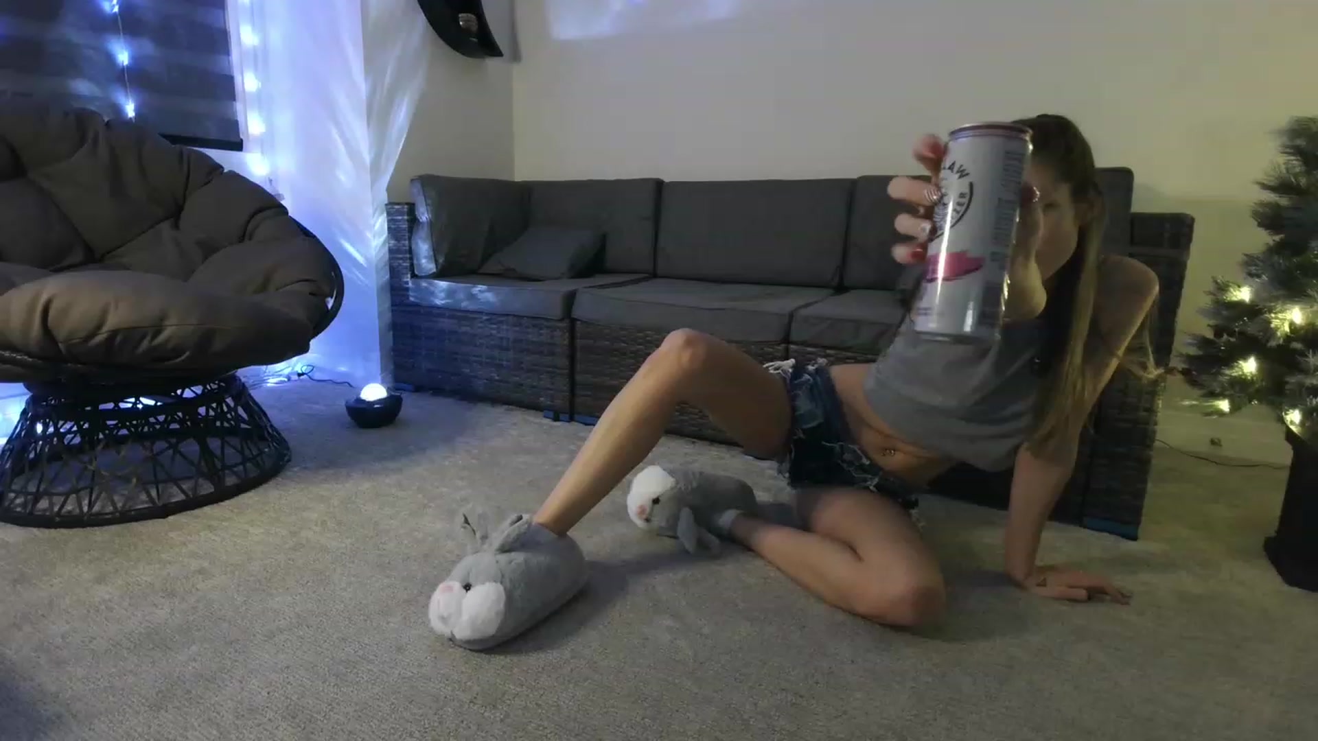 Gallery image thumbnail from HippyBabee's myfreecams stream on, 12/13/2022, 01:58 image 7 of 20