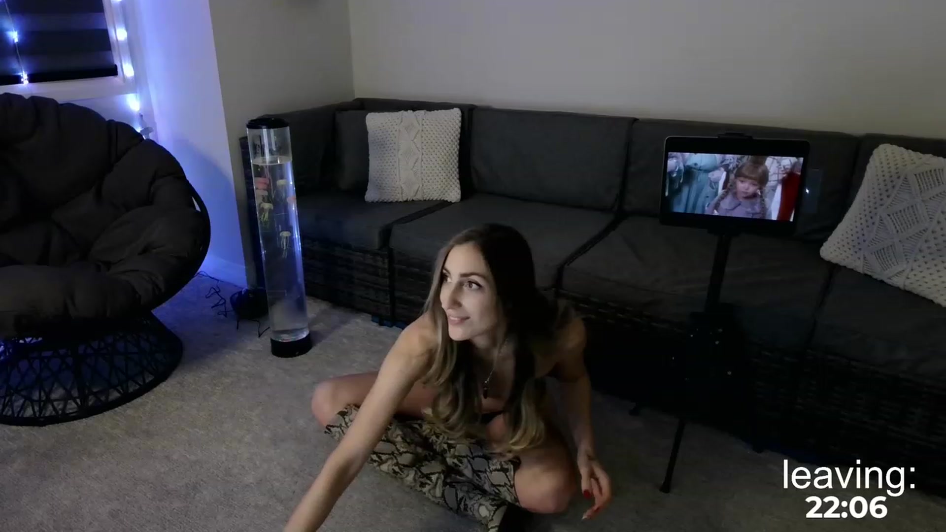 Gallery image thumbnail from HippyBabee's myfreecams stream on, 12/18/2022, 04:56 image 8 of 20