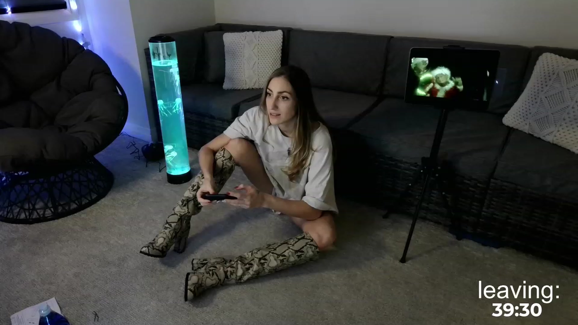 Gallery image thumbnail from HippyBabee's myfreecams stream on, 12/18/2022, 04:56 image 3 of 20