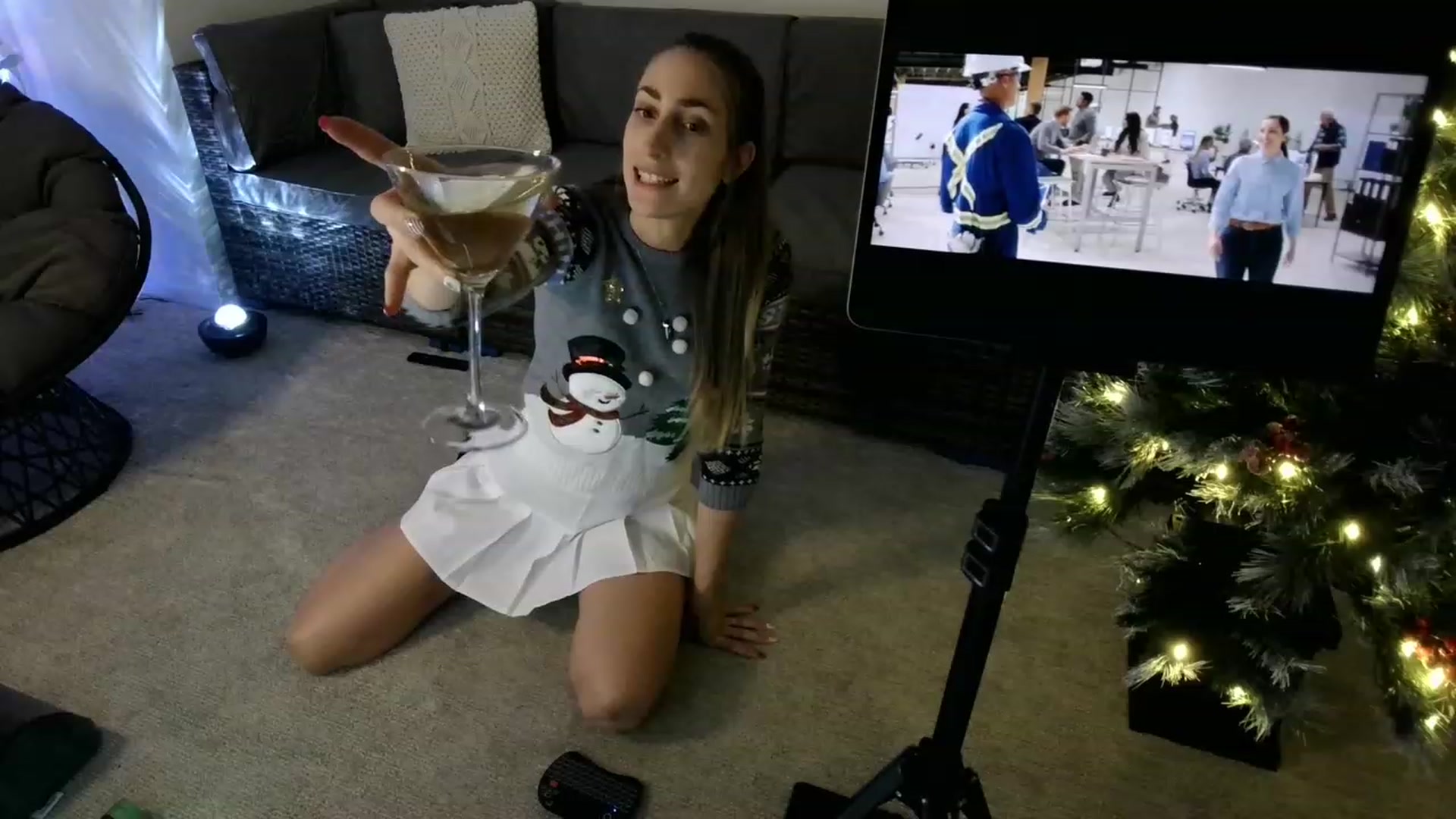 Gallery image thumbnail from HippyBabee's myfreecams stream on, 12/21/2022, 04:27 image 7 of 20