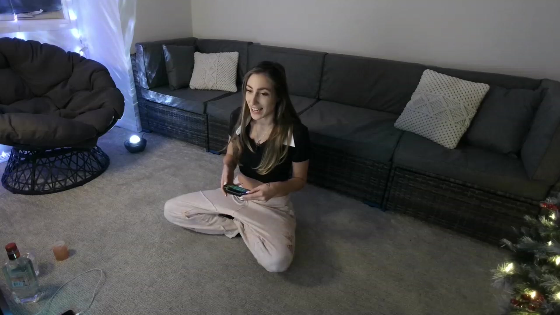 Gallery image thumbnail from HippyBabee's myfreecams stream on, 01/04/2023, 03:59 image 8 of 20
