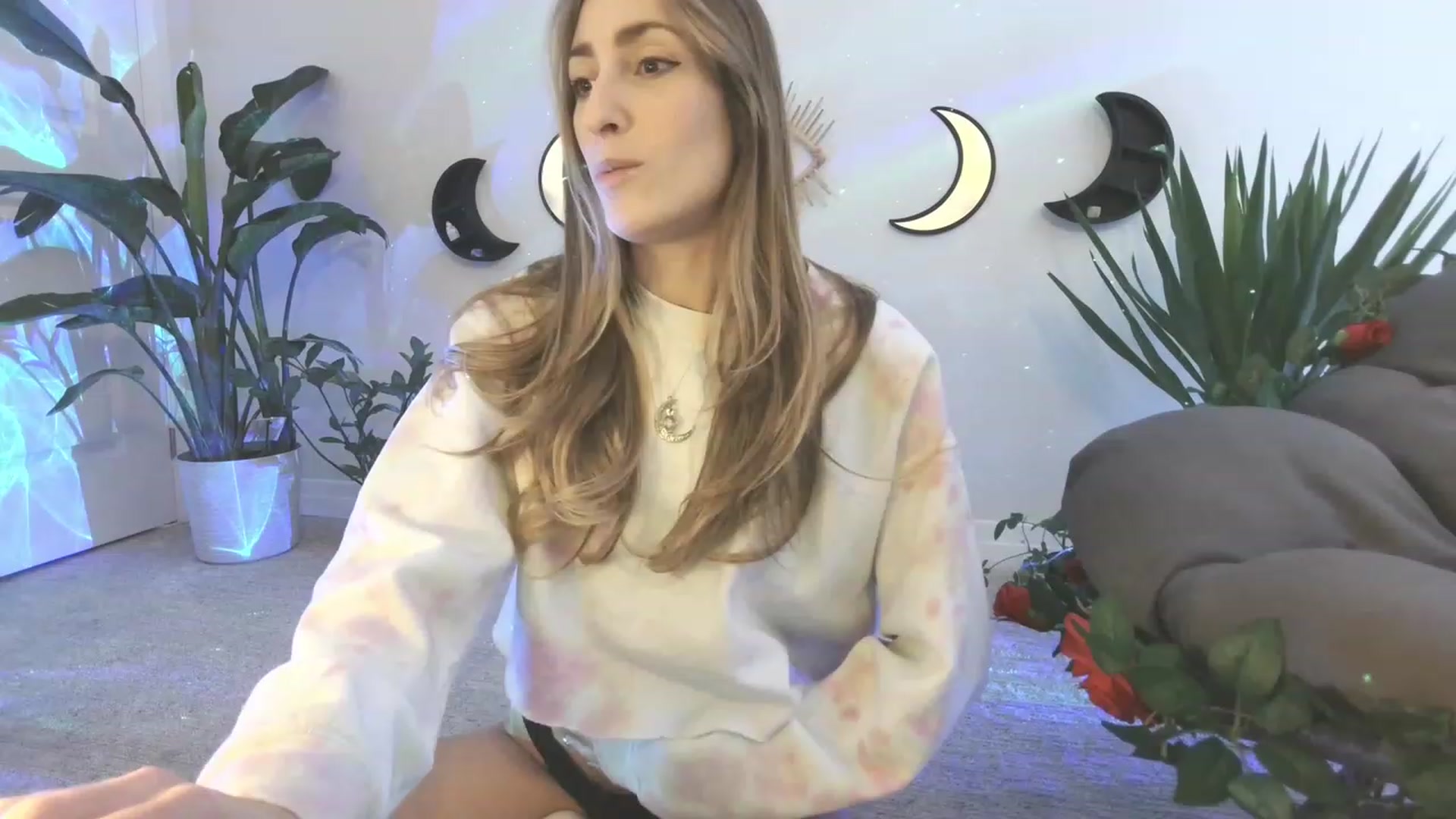 Gallery image thumbnail from HippyBabee's myfreecams stream on, 02/03/2023, 21:29 image 4 of 20