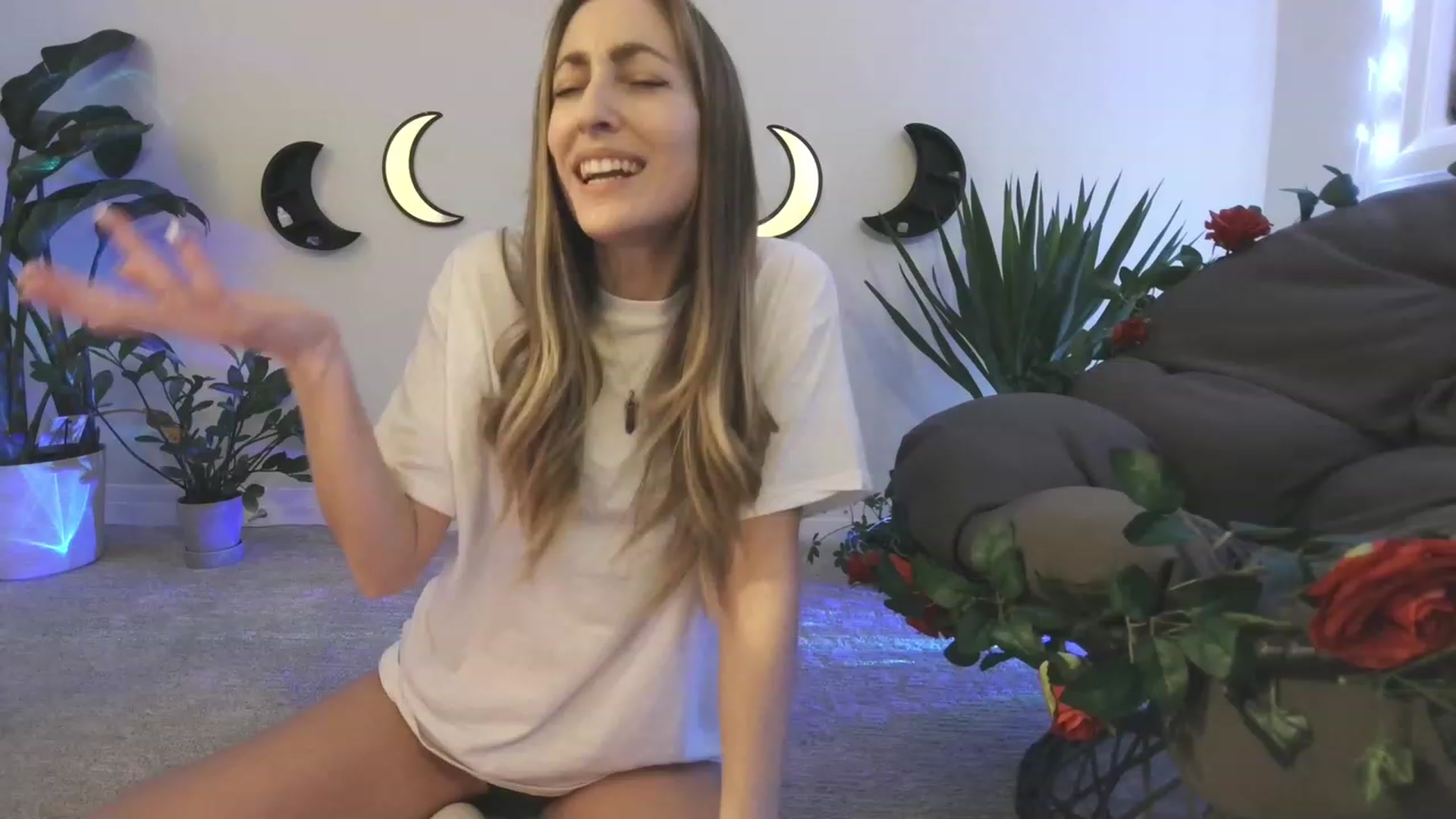 Gallery image thumbnail from HippyBabee's myfreecams stream on, 02/07/2023, 03:13 image 3 of 20