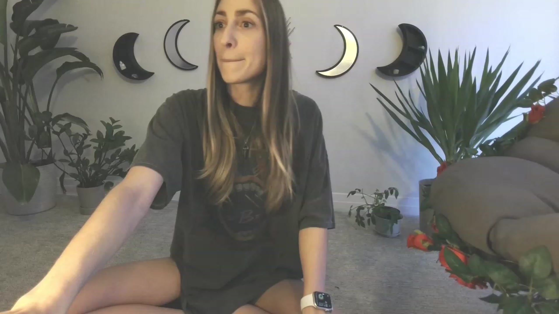 Gallery image thumbnail from HippyBabee's myfreecams stream on, 02/14/2023, 02:00 image 12 of 20