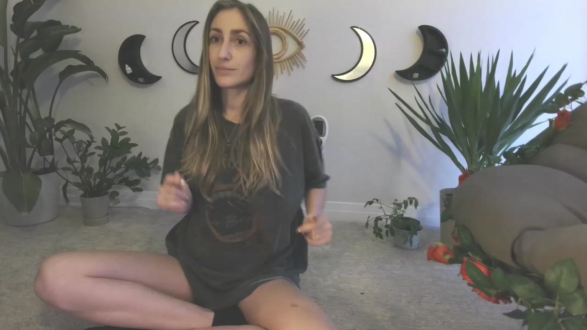 Gallery image thumbnail from HippyBabee's myfreecams stream on, 02/14/2023, 02:00 image 6 of 20