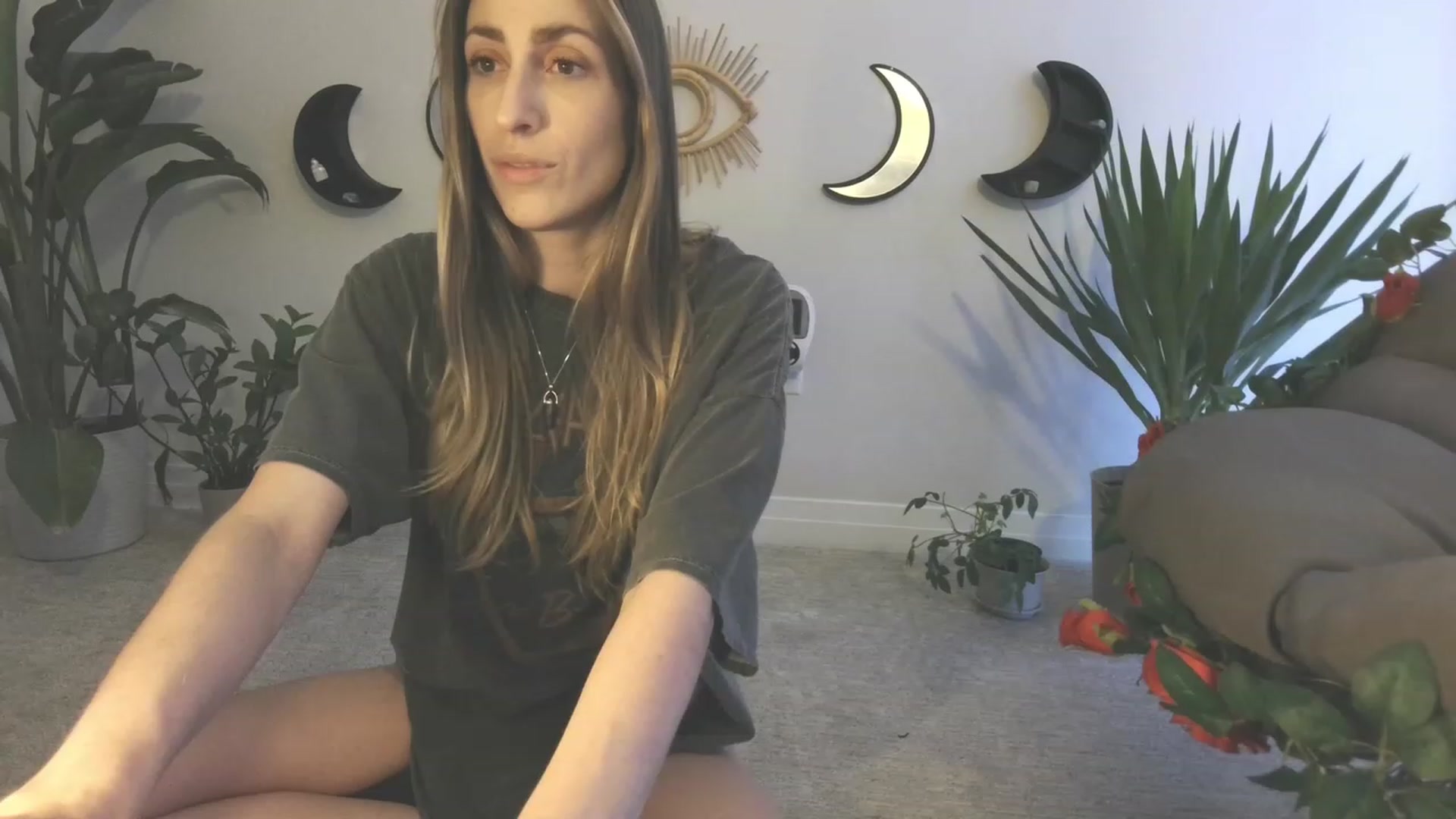 Gallery image thumbnail from HippyBabee's myfreecams stream on, 02/14/2023, 02:00 image 8 of 20