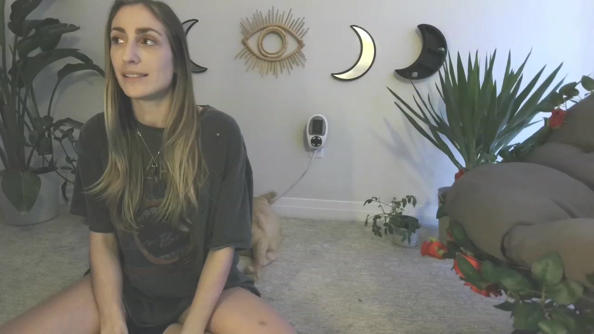 Gallery image thumbnail from HippyBabee's myfreecams stream on, 02/14/2023, 02:00 image 19 of 20