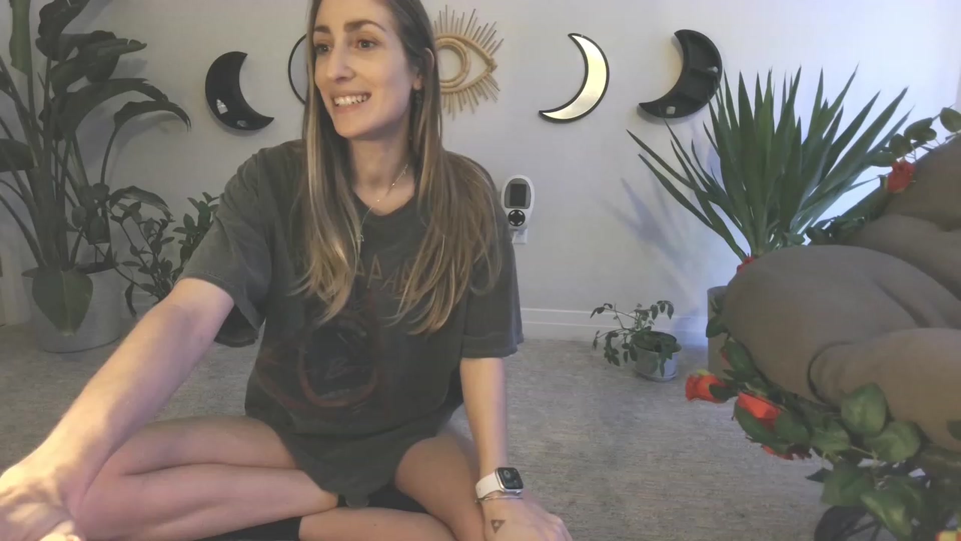 Gallery image thumbnail from HippyBabee's myfreecams stream on, 02/14/2023, 02:00 image 1 of 20