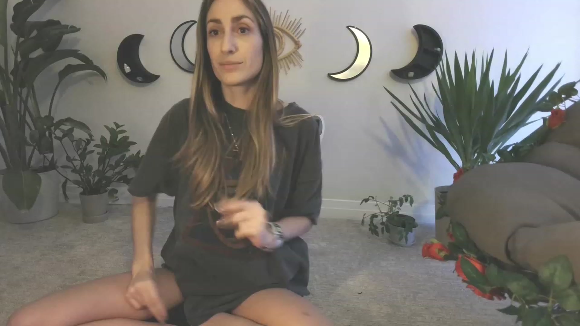 Gallery image thumbnail from HippyBabee's myfreecams stream on, 02/14/2023, 02:00 image 10 of 20