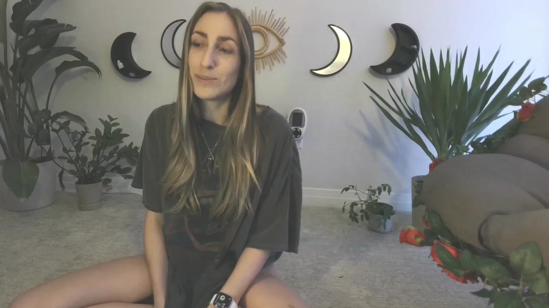 Gallery image thumbnail from HippyBabee's myfreecams stream on, 02/14/2023, 02:00 image 9 of 20