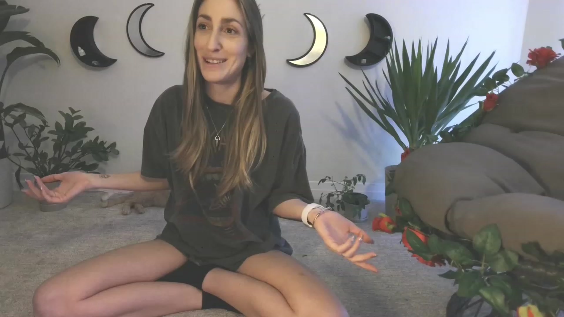 Gallery image thumbnail from HippyBabee's myfreecams stream on, 02/14/2023, 02:00 image 17 of 20