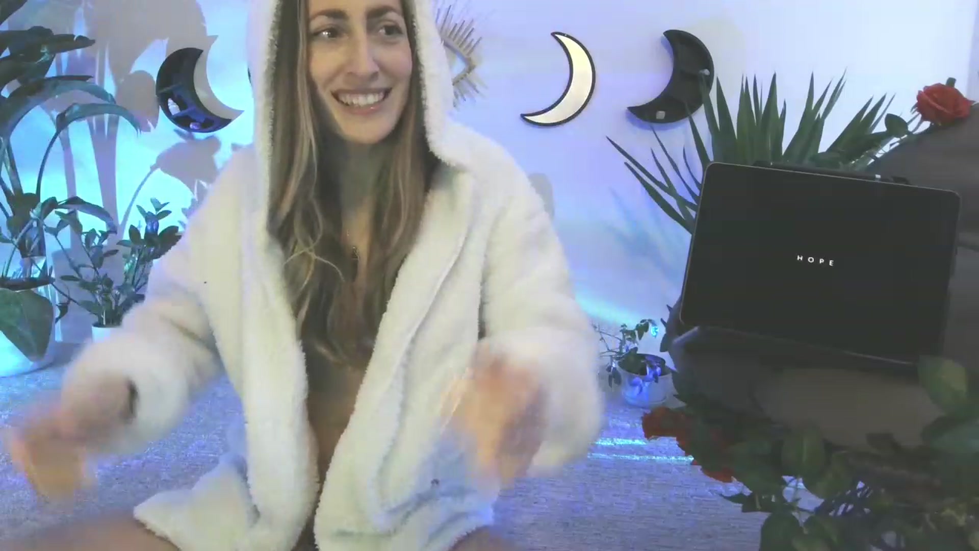 Gallery image thumbnail from HippyBabee's myfreecams stream on, 02/17/2023, 01:56 image 17 of 20