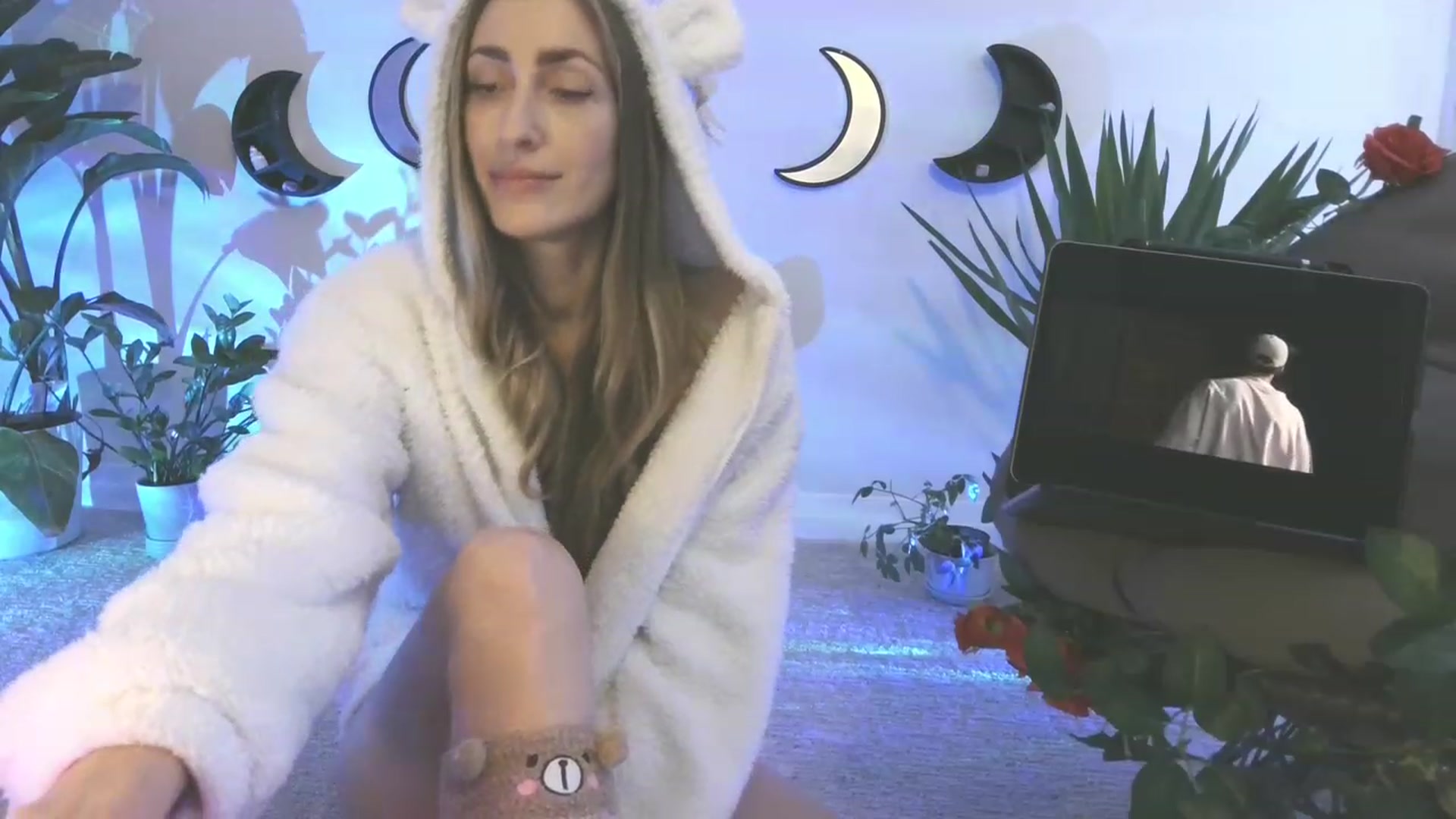 Gallery image thumbnail from HippyBabee's myfreecams stream on, 02/17/2023, 01:56 image 18 of 20