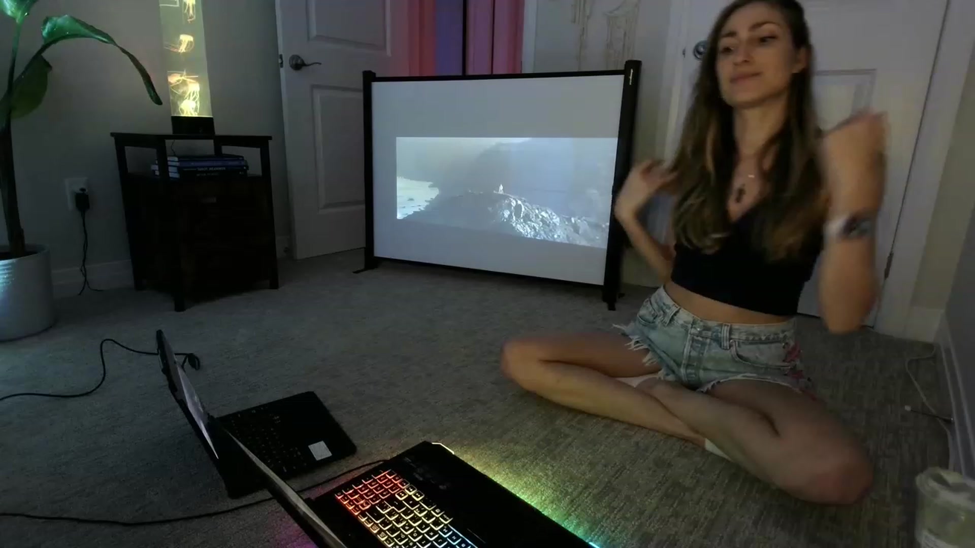 Gallery image thumbnail from HippyBabee's myfreecams stream on, 03/24/2023, 01:57 image 7 of 20