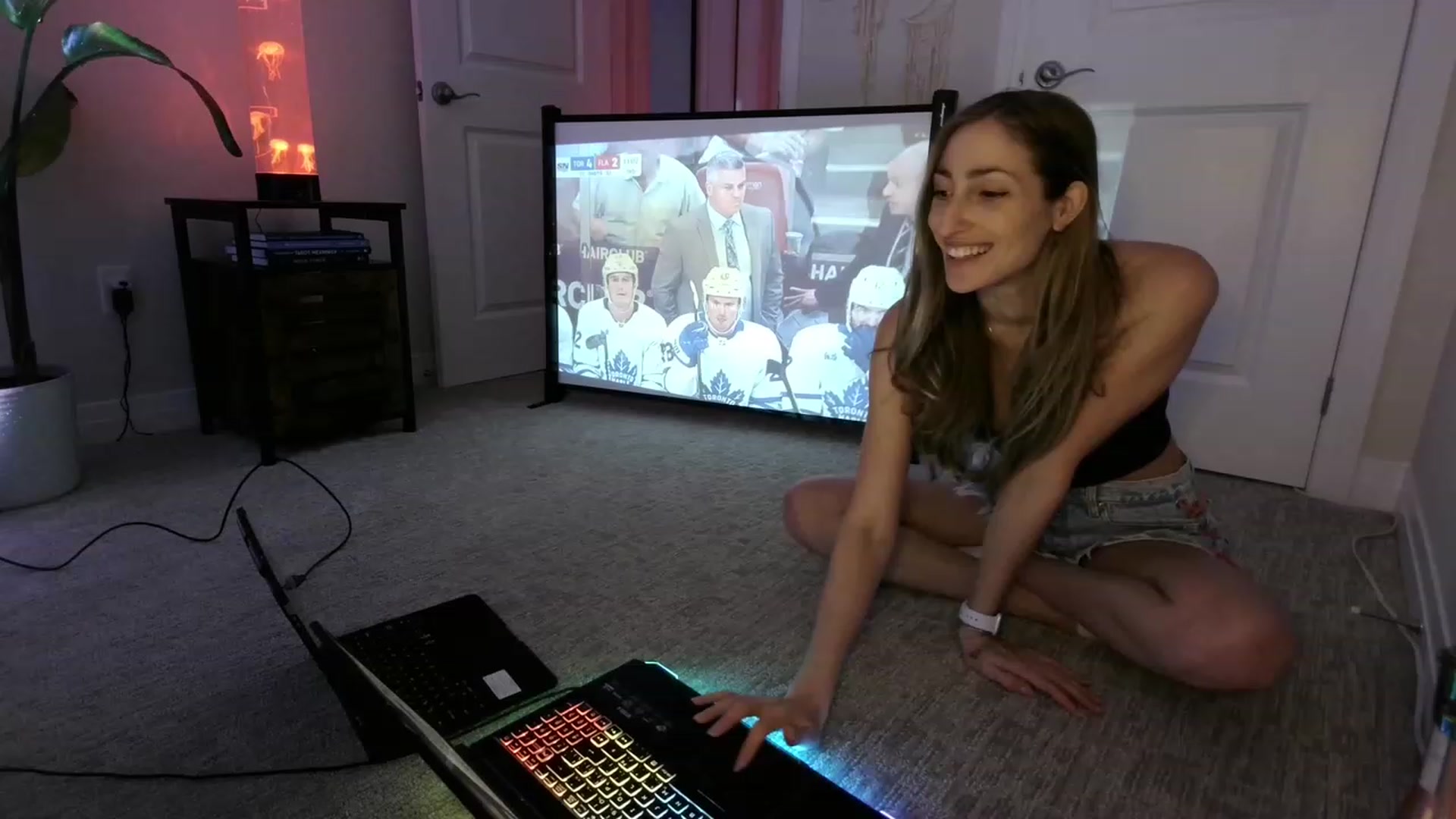 Gallery image thumbnail from HippyBabee's myfreecams stream on, 03/24/2023, 01:57 image 11 of 20