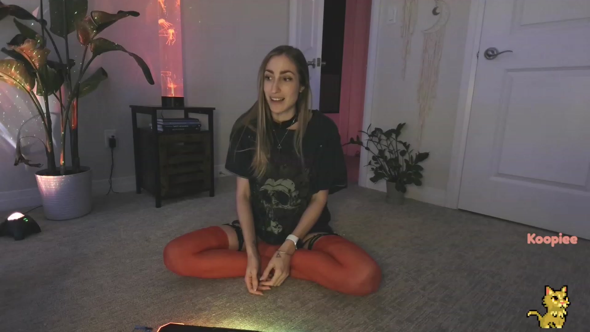 Gallery image thumbnail from HippyBabee's myfreecams stream on, 04/04/2023, 24:54 image 10 of 20