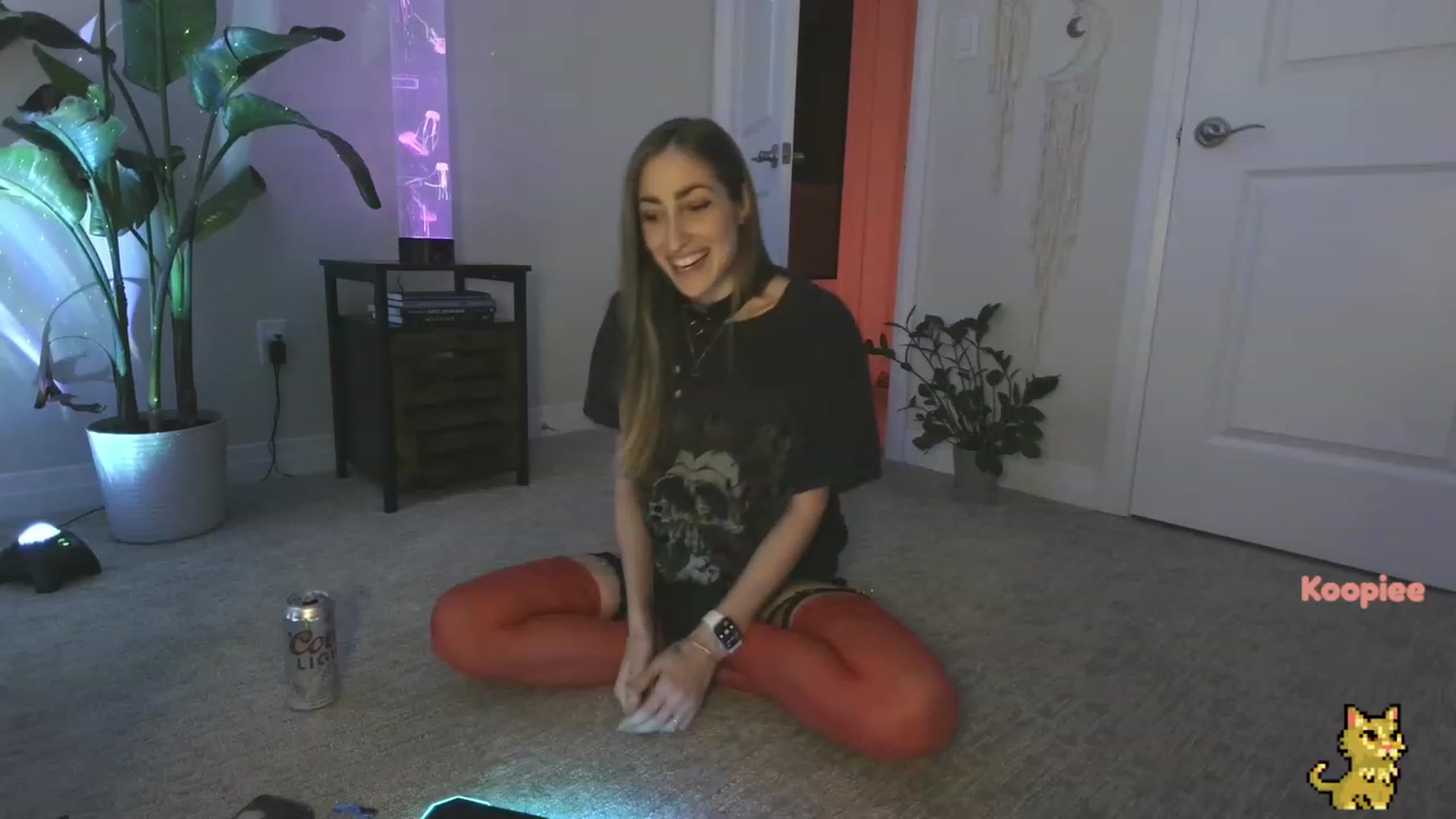Gallery image thumbnail from HippyBabee's myfreecams stream on, 04/04/2023, 24:54 image 18 of 20